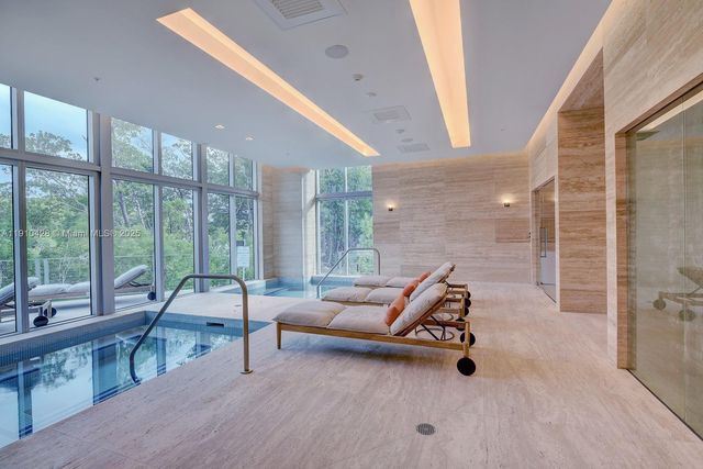 16385 Biscayne Blvd 1219, North Miami Beach, FL 33160