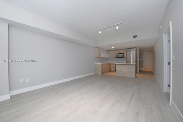 16385 Biscayne Blvd 1219, North Miami Beach, FL 33160