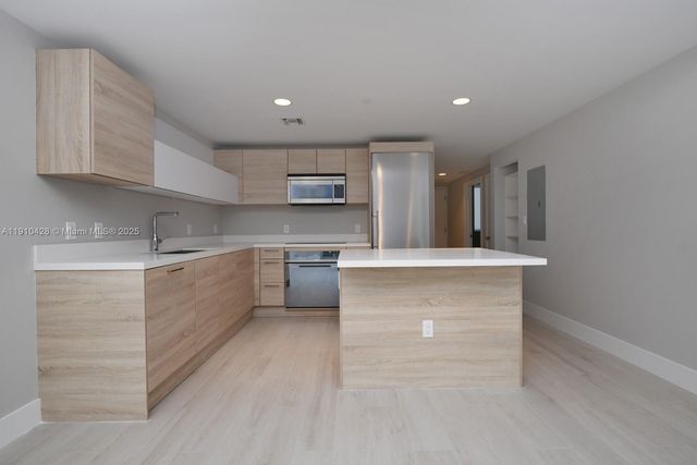 16385 Biscayne Blvd 1219, North Miami Beach, FL 33160