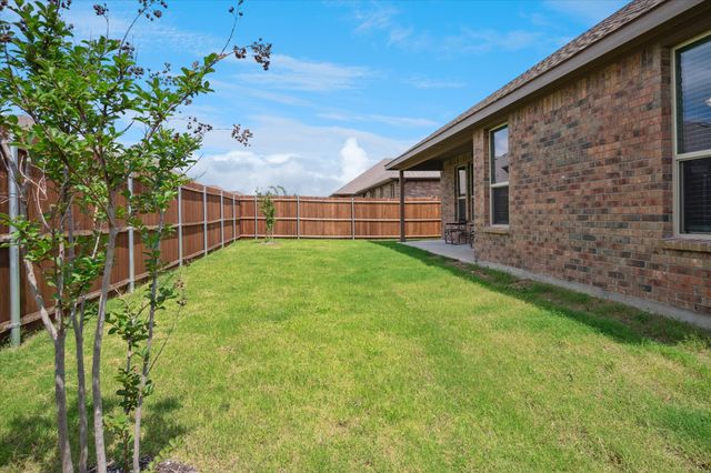 5213 Meadow Lane, Krum, TX 76249