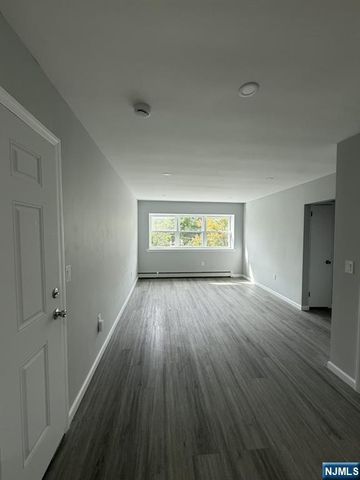 31 Veterans Plaza 29 Rear, Bergenfield, NJ 07621