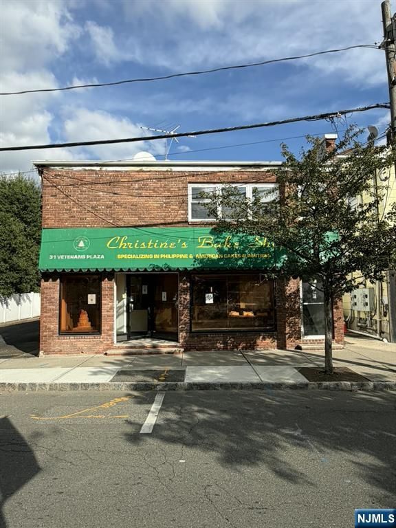 31 Veterans Plaza 29 Rear, Bergenfield, NJ 07621