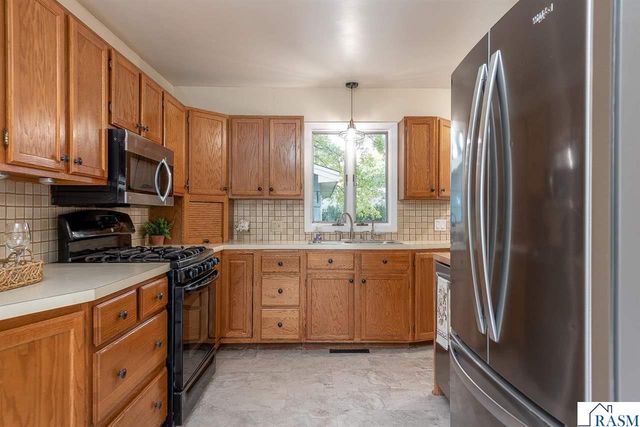 419 McKinley Avenue, North Mankato, MN 56003