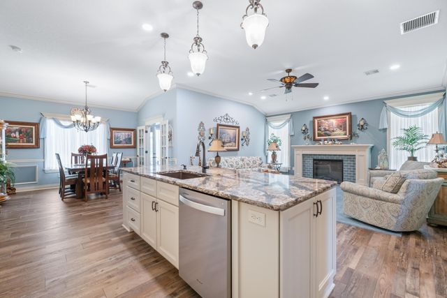 3632 N Lakeway Ct, Wichita, KS 67205
