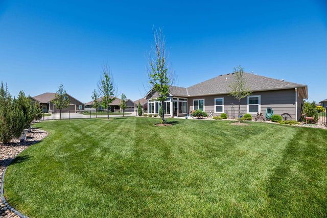 3632 N Lakeway Ct, Wichita, KS 67205