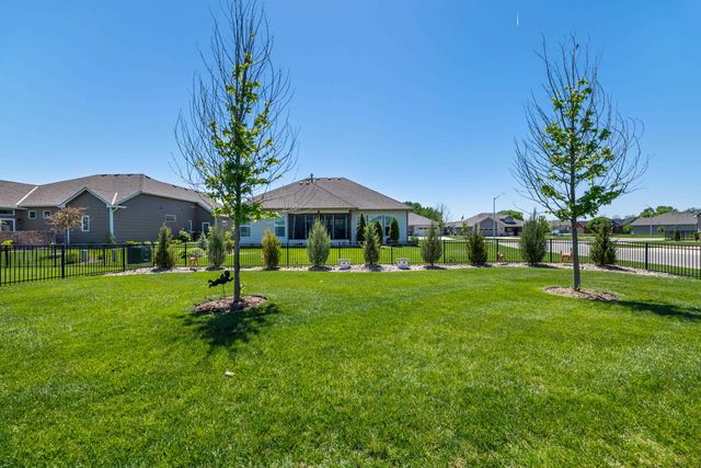 3632 N Lakeway Ct, Wichita, KS 67205