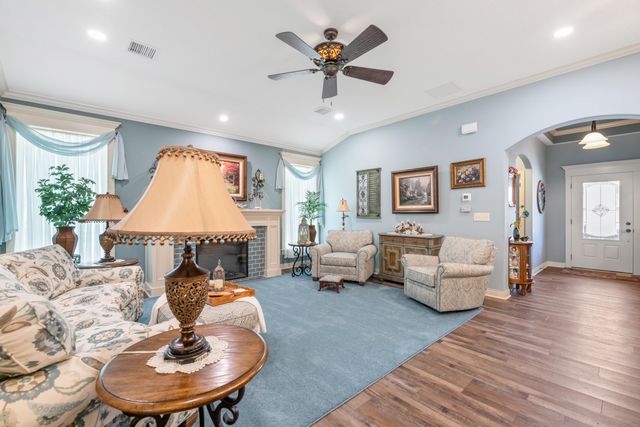 3632 N Lakeway Ct, Wichita, KS 67205