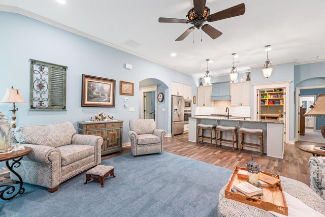 3632 N Lakeway Ct, Wichita, KS 67205