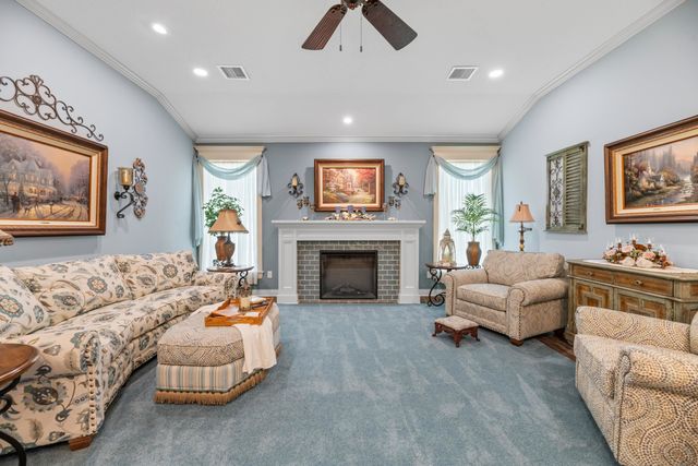 3632 N Lakeway Ct, Wichita, KS 67205