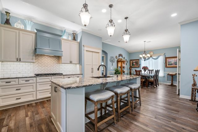 3632 N Lakeway Ct, Wichita, KS 67205