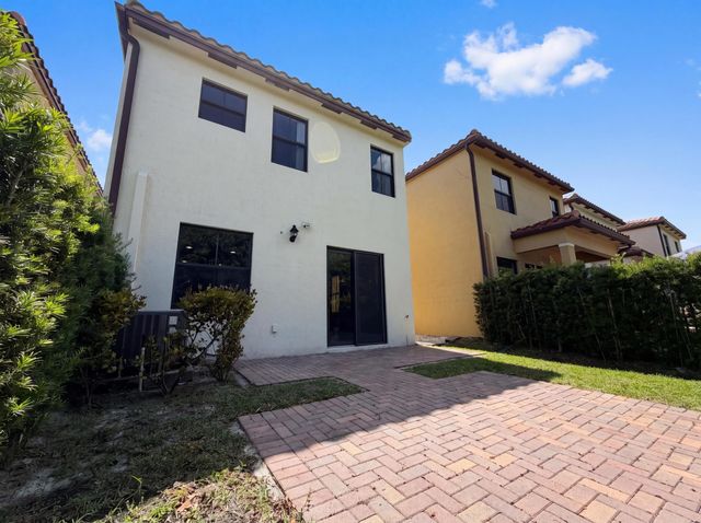 5213 NW 50th Terrace, Tamarac, FL 33319