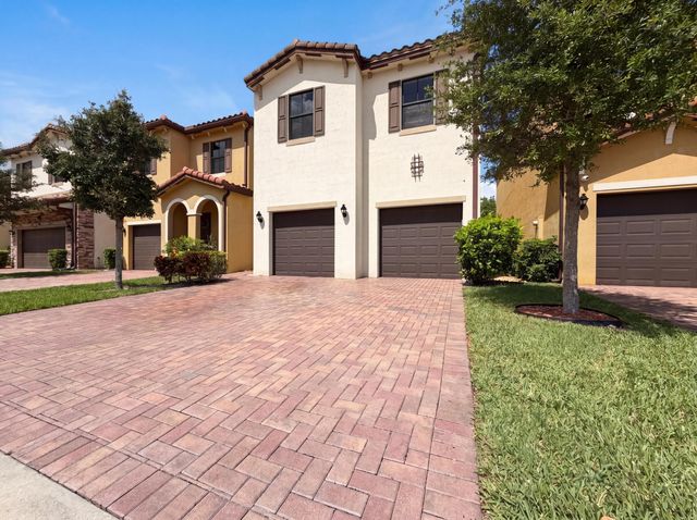 5213 NW 50th Terrace, Tamarac, FL 33319
