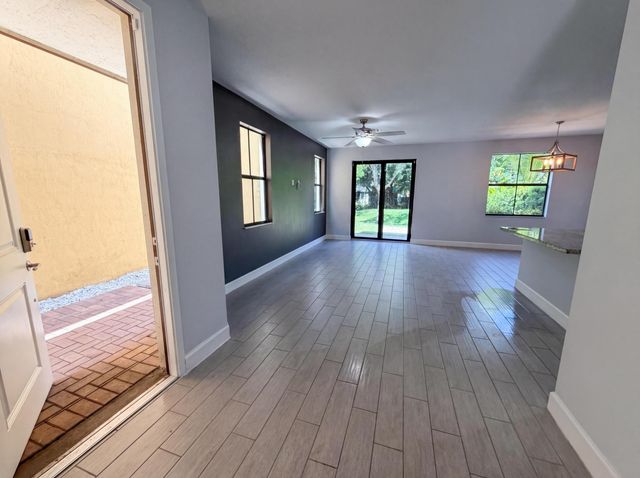 5213 NW 50th Terrace, Tamarac, FL 33319
