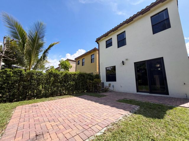 5213 NW 50th Terrace, Tamarac, FL 33319