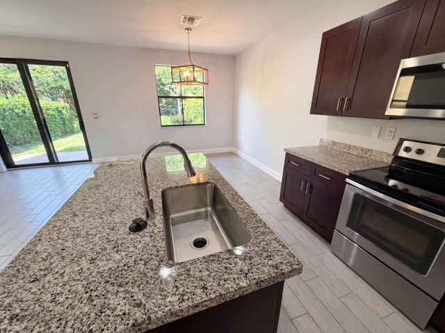 5213 NW 50th Terrace, Tamarac, FL 33319