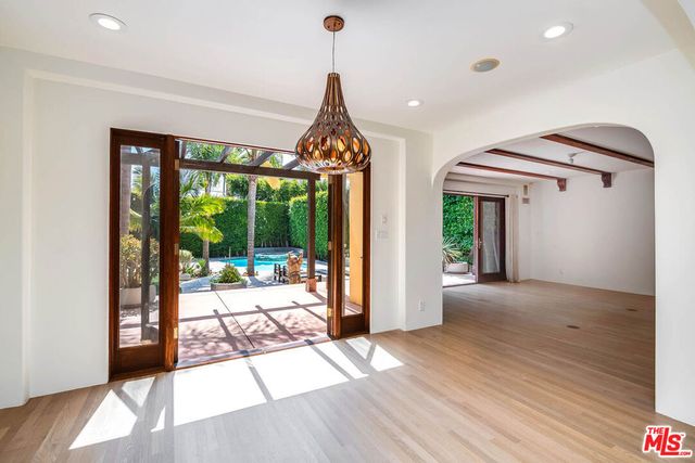 1308 S Stanley Avenue, Los Angeles, CA 90019
