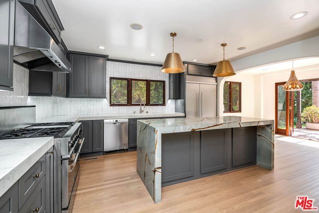 1308 S Stanley Avenue, Los Angeles, CA 90019