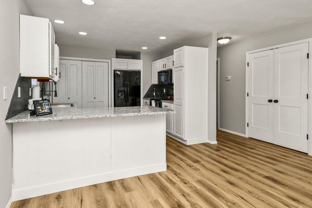 1850 N Robberson Avenue, Springfield, MO 65803