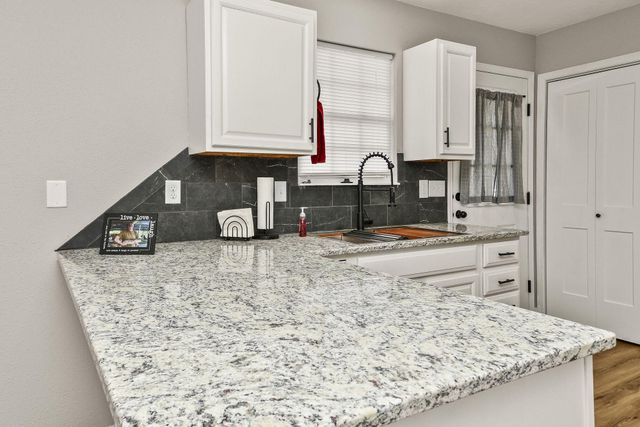 1850 N Robberson Avenue, Springfield, MO 65803