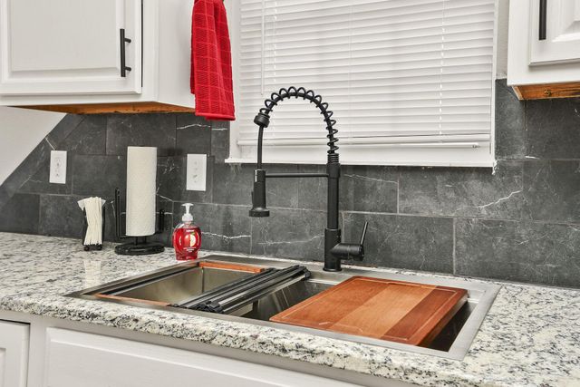 1850 N Robberson Avenue, Springfield, MO 65803