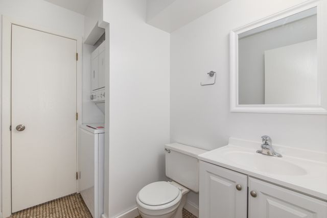 2 Echo Court 2, Vernon Hills, IL 60061