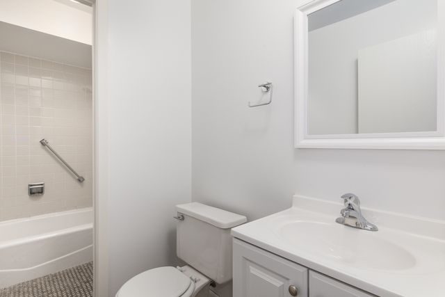 2 Echo Court 2, Vernon Hills, IL 60061