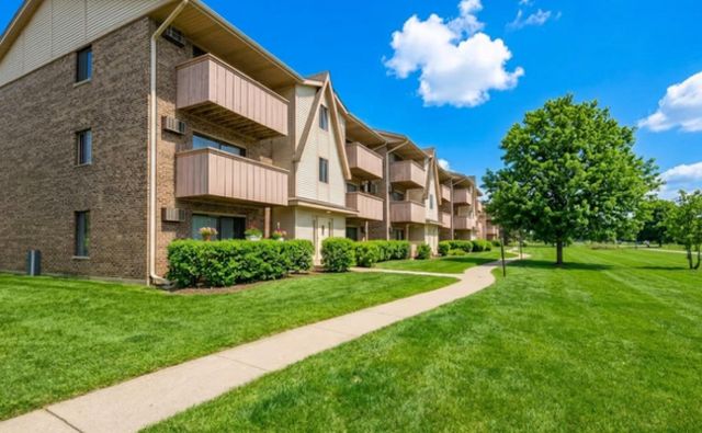 2 Echo Court 2, Vernon Hills, IL 60061