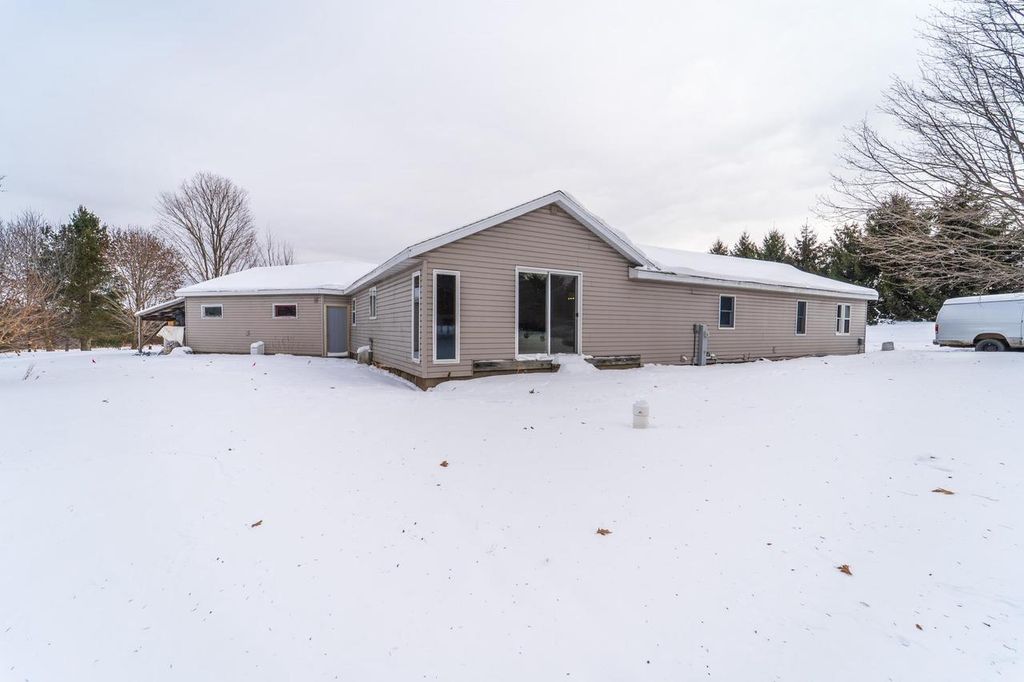 221511 COUNTY ROAD B, Marathon, WI 54448