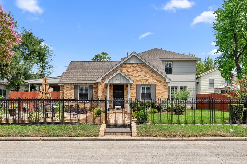 317 Avenue Of Oaks Street, Houston, TX 77009