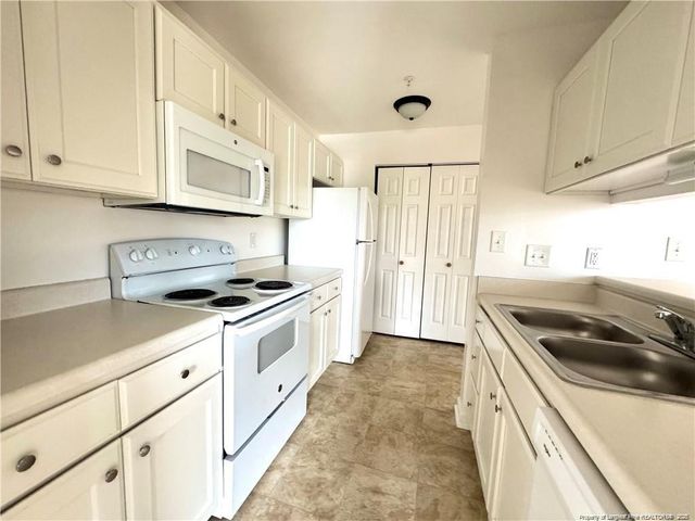 208 Waterdown Drive 10, Fayetteville, NC 28314