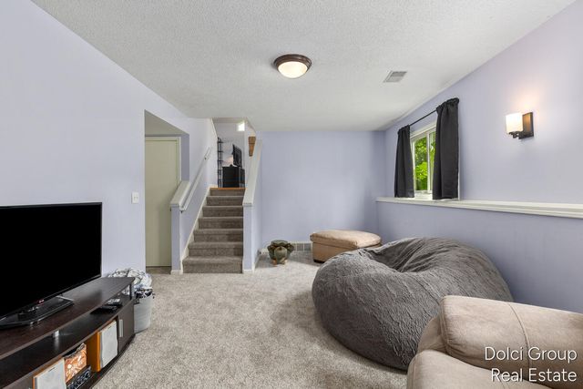 233 Jennifer Lane, Holland, MI 49423