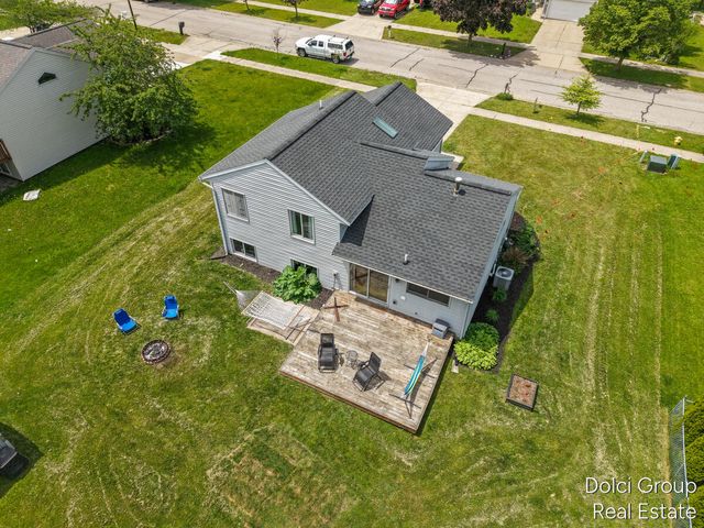 233 Jennifer Lane, Holland, MI 49423