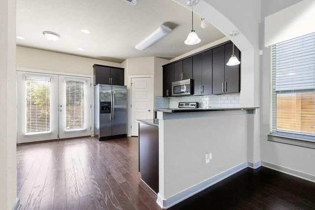 2001 Faro DR 4, Austin, TX 78741
