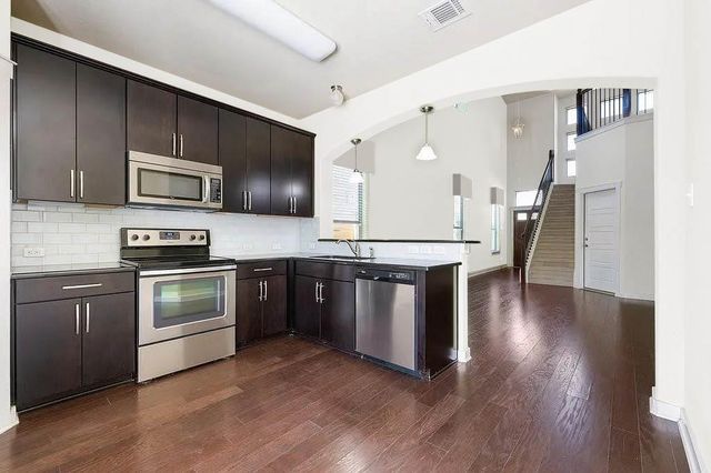 2001 Faro DR 4, Austin, TX 78741