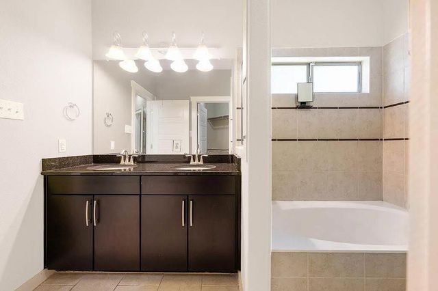 2001 Faro DR 4, Austin, TX 78741