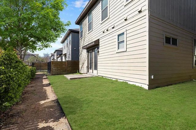 2001 Faro DR 4, Austin, TX 78741