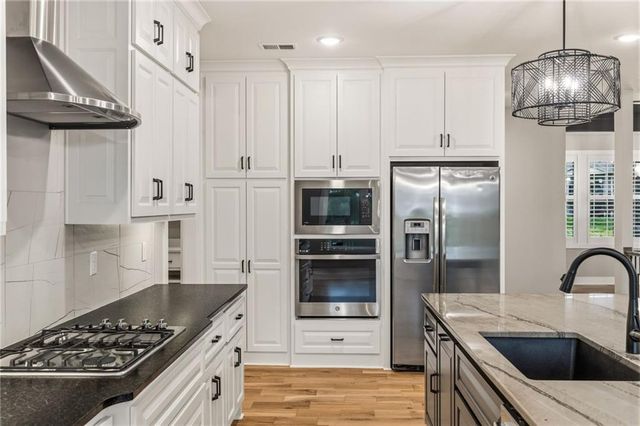 10139 N Kansas Court, Kansas City, MO 64155