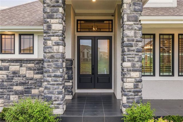 10139 N Kansas Court, Kansas City, MO 64155