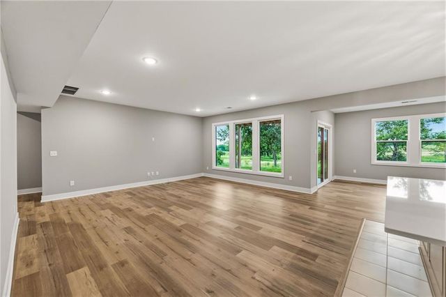 10139 N Kansas Court, Kansas City, MO 64155