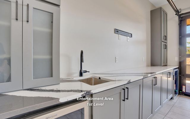 550 E Main St Apt 102, Chattanooga, TN 37408