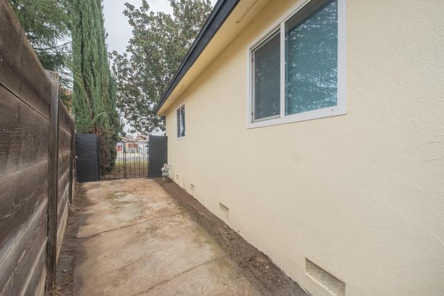 4065 N Eddy Avenue, Fresno, CA 93727