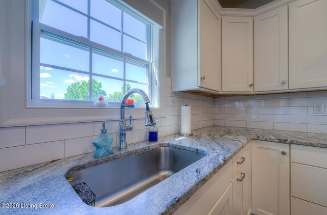 3604 Aspen Creek Dr, Jeffersontown, KY 40299