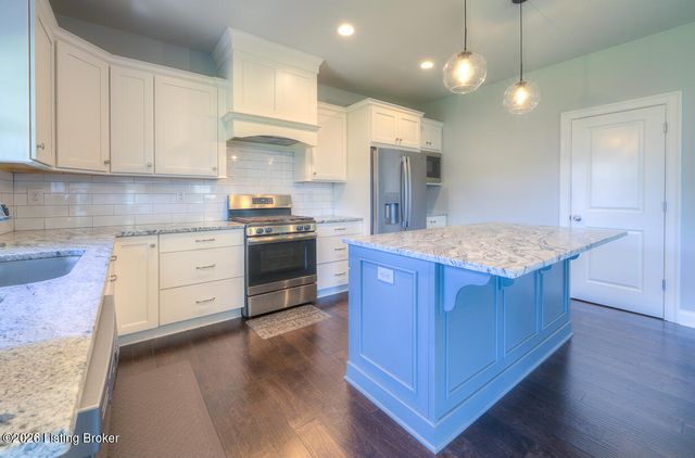 3604 Aspen Creek Dr, Jeffersontown, KY 40299