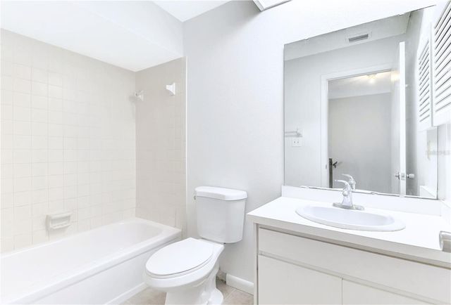 935 SUNRIDGE WAY B4, Sarasota, FL 34234