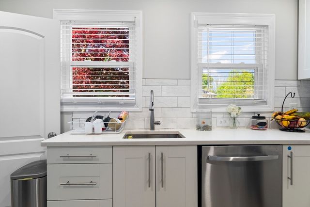 22 Frank St, Worcester, MA 01604