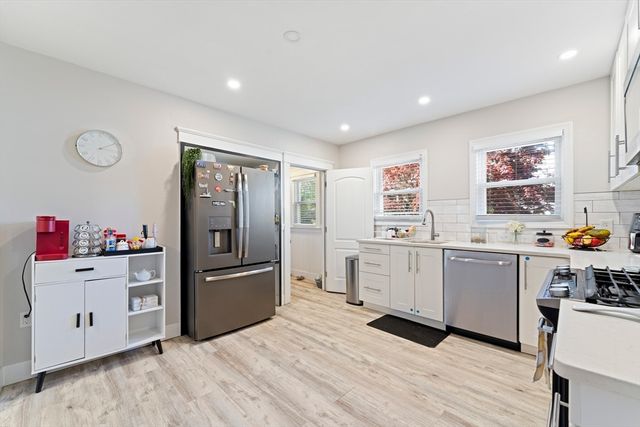 22 Frank St, Worcester, MA 01604