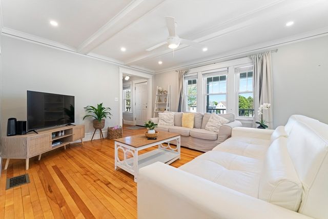 22 Frank St, Worcester, MA 01604