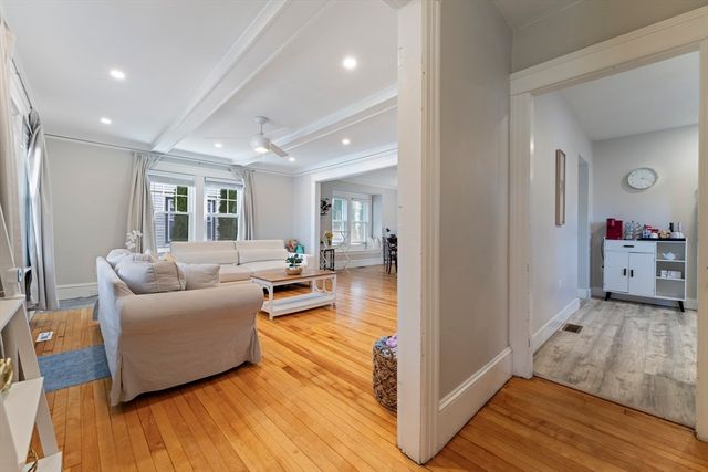 22 Frank St, Worcester, MA 01604