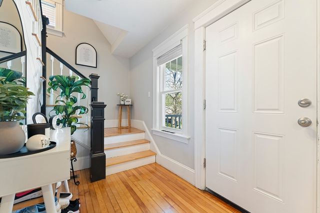 22 Frank St, Worcester, MA 01604