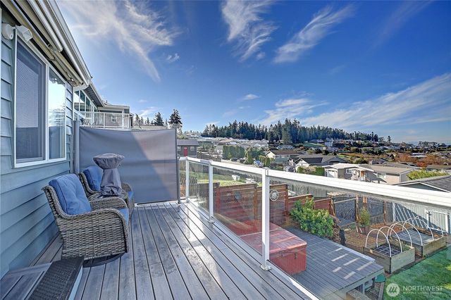 662 Gladstone Drive, Camano Island, WA 98282